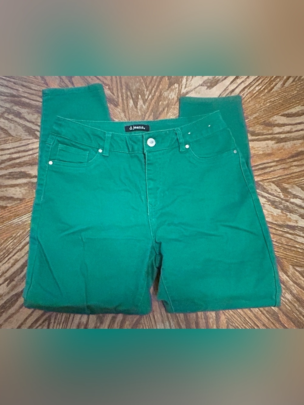 d. jeans Vibrant Green Stretch Denim Shorts – Women's Size 10